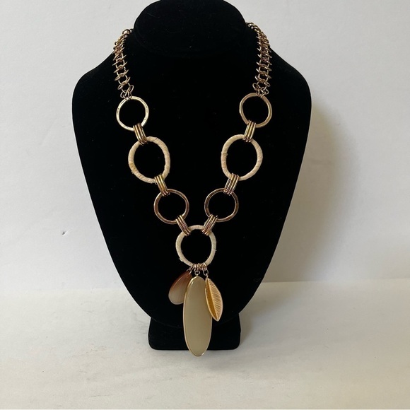 Jewelry - Gold tone necklace circular links pendant oval shaped leaf brown beige jewelry